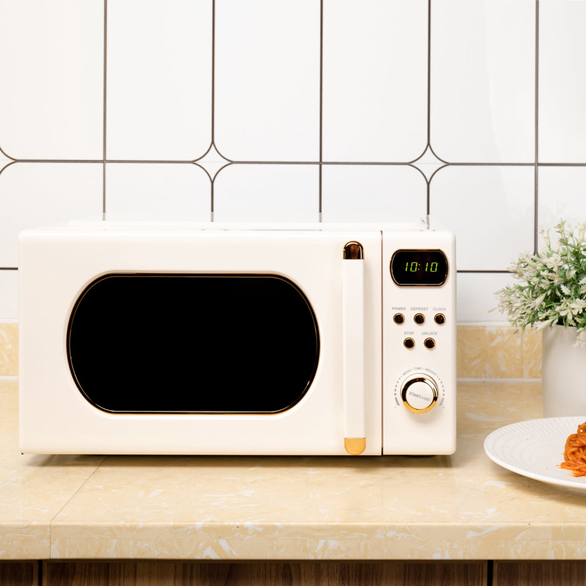 Mainstays Retro Countertop Microwave Oven, 0.7 cu ft, 700W, Vanilla Dream — reference 4